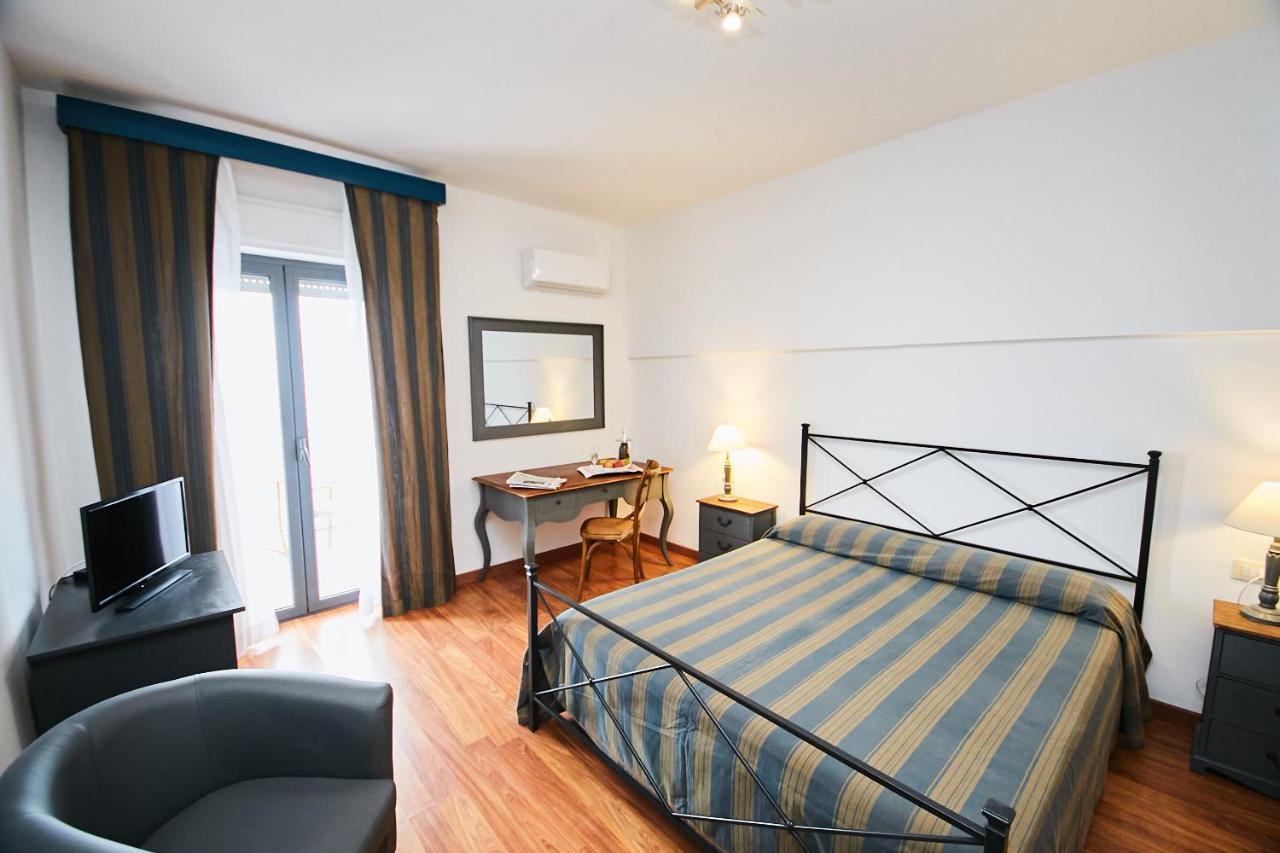 Hotel Enterprise Montalto di Castro Buitenkant foto