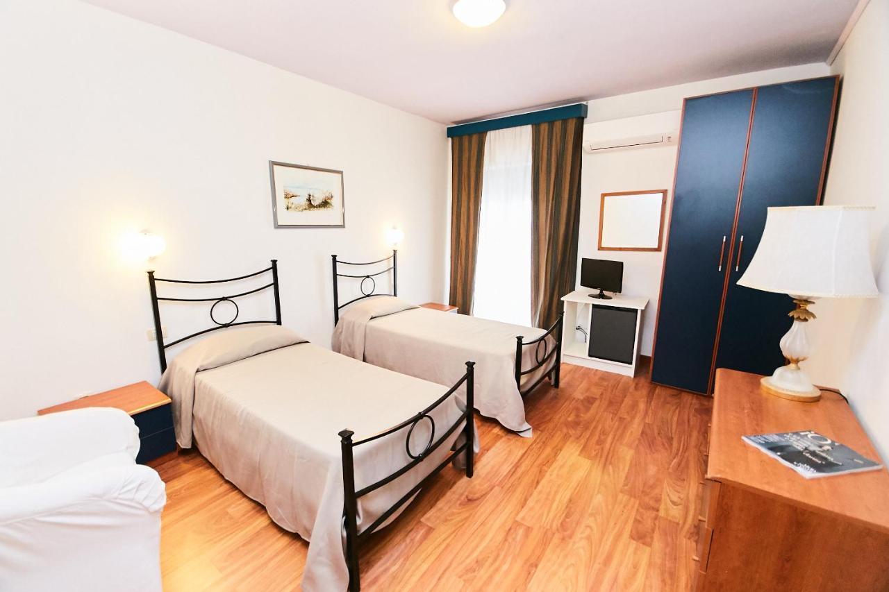 Hotel Enterprise Montalto di Castro Buitenkant foto