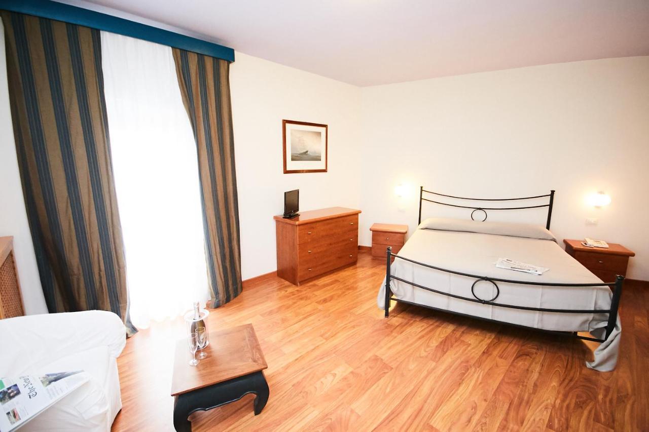 Hotel Enterprise Montalto di Castro Buitenkant foto